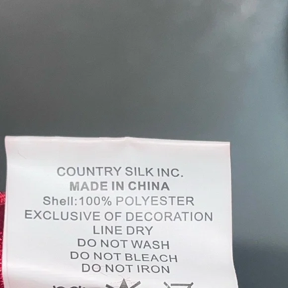 RED VELVET HOODED CAPE - Picture 4 of 4